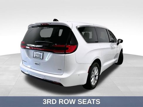 Used 2023 Chrysler Pacifica Touring-L AWD/4WD image 7