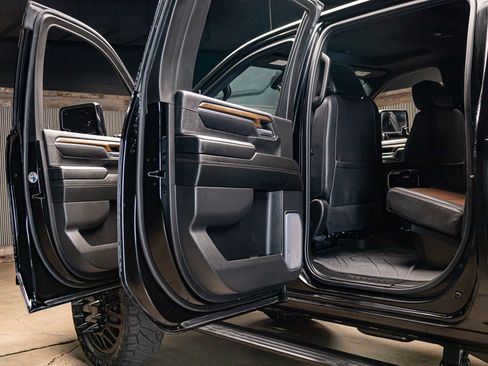 Used 2024 Chevrolet Silverado 3500 High Country w/ High Country Premium Package image 29