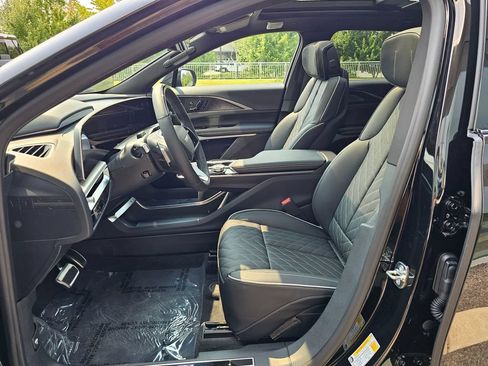 New 2026 Cadillac Lyriq V AWD/4WD image 20