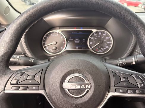 Used 2025 Nissan Sentra SV FWD image 30