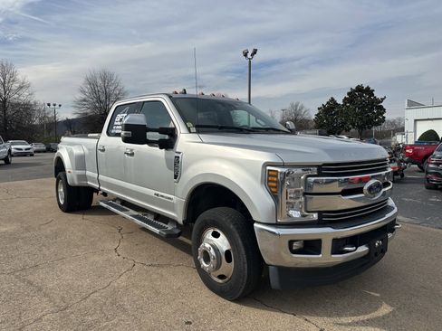 Used 2019 Ford F350 Lariat w/ Lariat Ultimate Package image 2