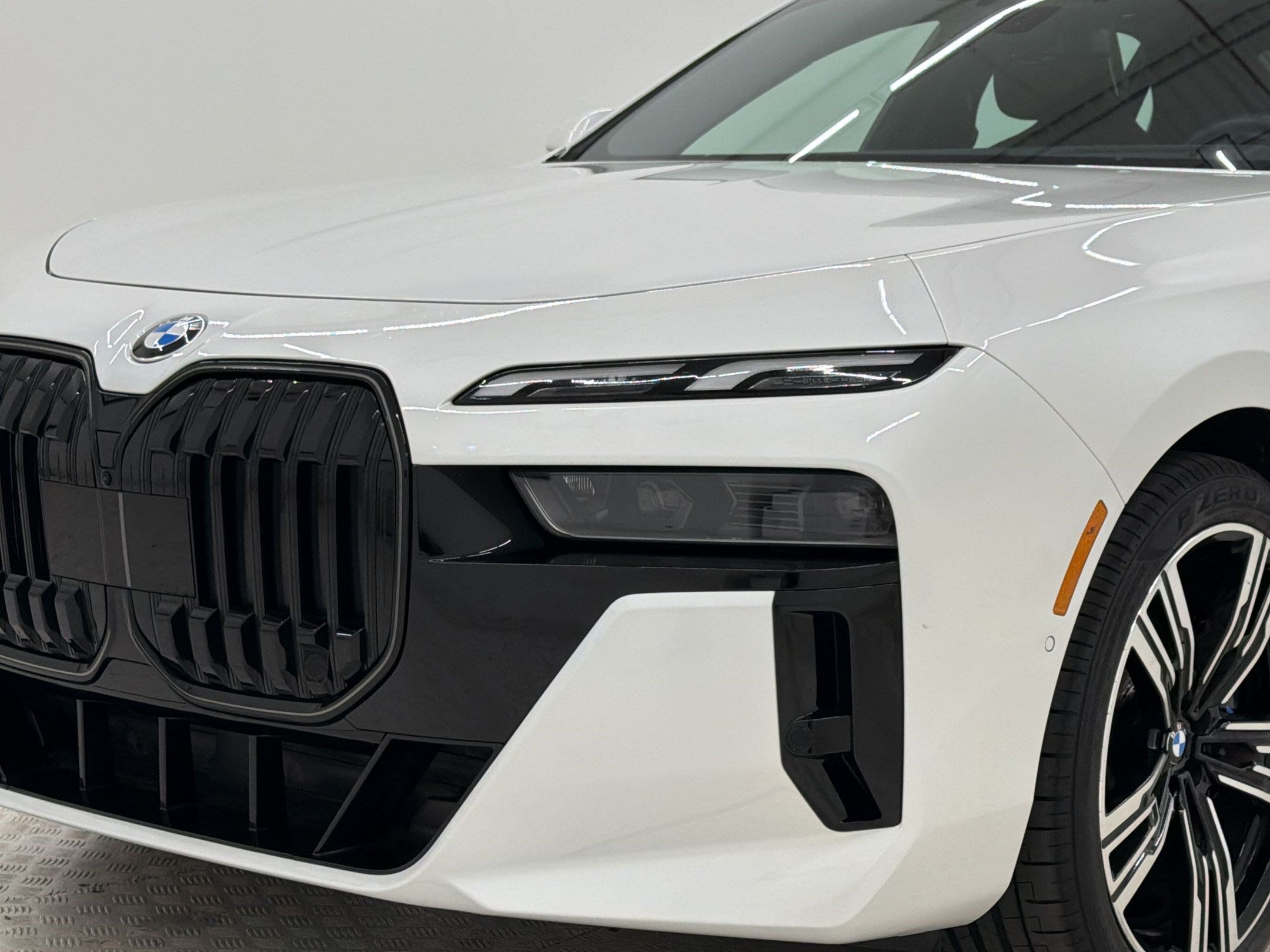 Used 2025 BMW 760i xDrive AWD/4WD image 12