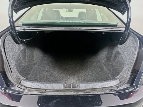 Used 2025 Volkswagen Jetta SE FWD image 27