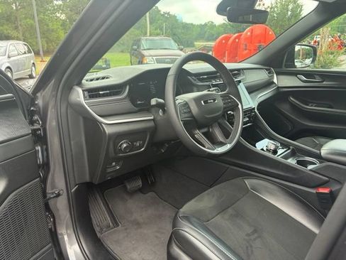 Used 2025 Jeep Grand Cherokee L Altitude RWD image 8