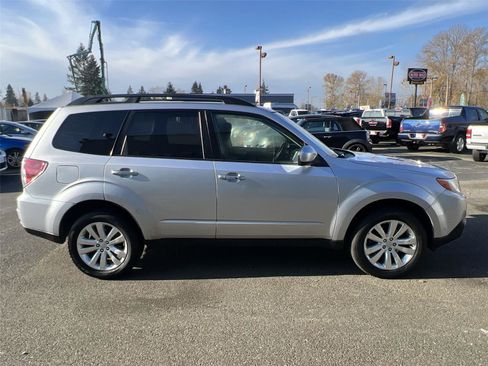 Used 2013 Subaru Forester 2.5X Premium w/ All-Weather Plus Pkg image 6