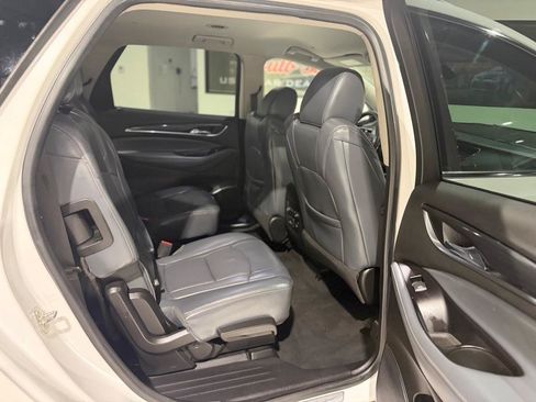 Used 2018 Buick Enclave Essence FWD image 12