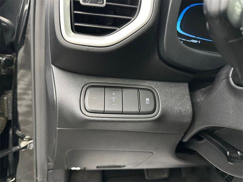 Used 2023 Hyundai Venue SEL image 32