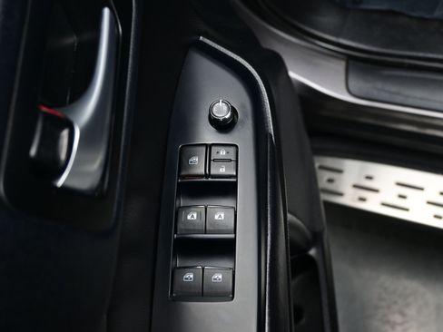 Used 2019 Toyota Highlander XLE AWD/4WD image 10