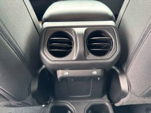 Used 2022 Jeep Wrangler Unlimited Sport image 13