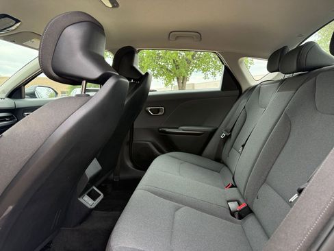 Used 2025 Kia K4 LXS image 27