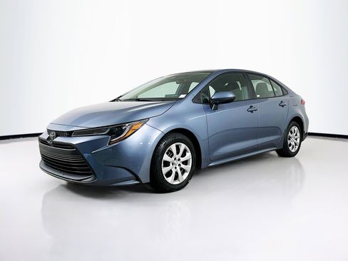 Used 2024 Toyota Corolla LE FWD image 3