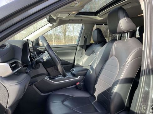 Used 2024 Toyota Highlander XLE image 21