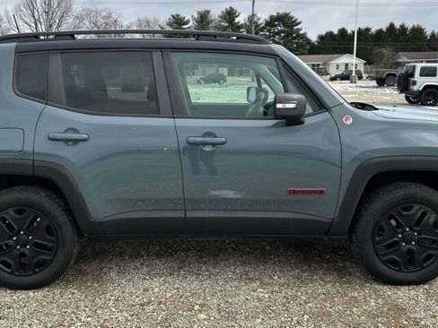 Used 2018 Jeep Renegade Trailhawk w/ Cold Weather Group II image 9