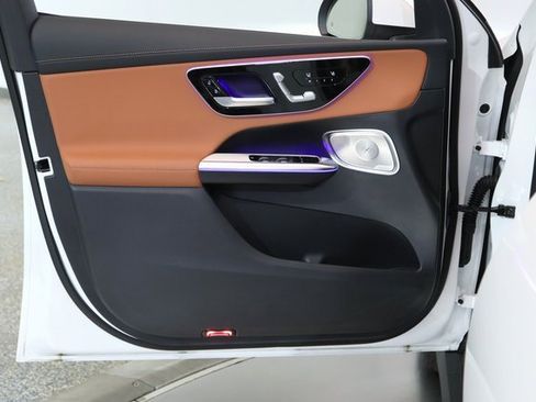 Used 2025 Mercedes-Benz GLC 350e GLC 350e w/ Driver Assistance Package image 16