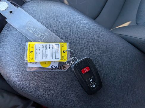 Used 2025 Toyota RAV4 XLE AWD/4WD image 21