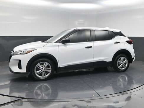 Used 2024 Nissan Kicks S image 3