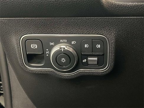 Used 2022 Mercedes-Benz GLB 250 4MATIC image 19