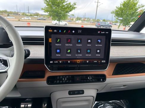 Certified 2025 Volkswagen ID. Buzz 1st Edition AWD/4WD image 19