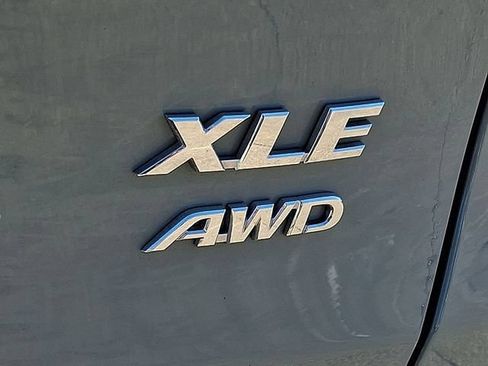 Used 2022 Toyota RAV4 XLE AWD/4WD image 31