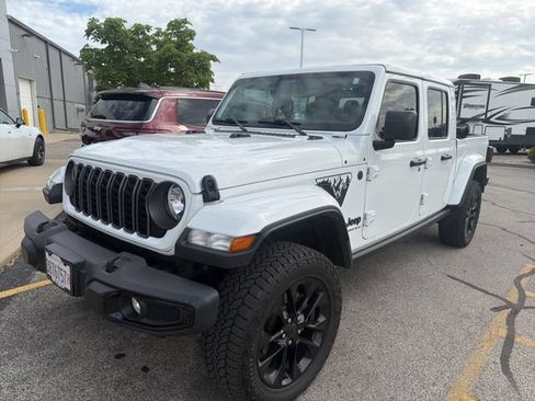 Used 2024 Jeep Gladiator Sport AWD/4WD image 2