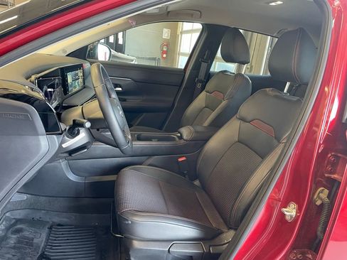 Used 2025 Nissan Kicks SR image 10