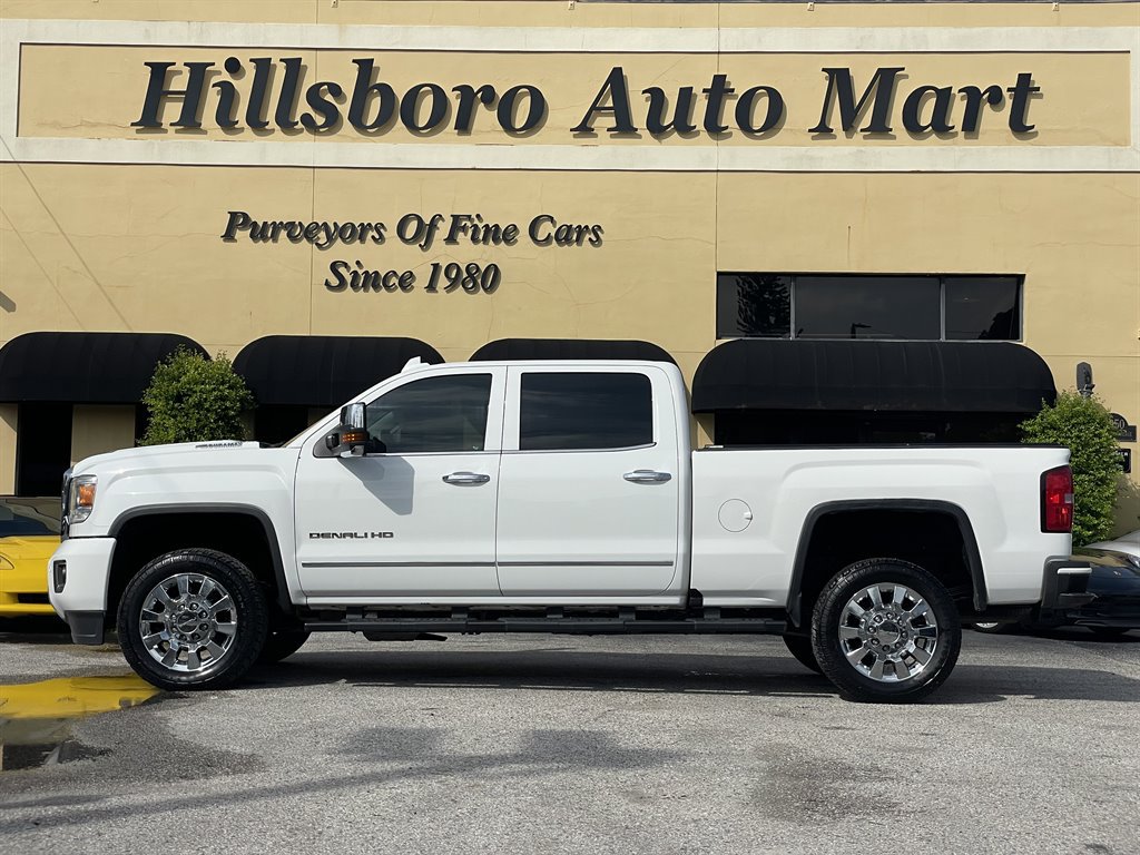 Used 2017 GMC Sierra 2500 Denali w/ Duramax Plus Package AWD/4WD image 3