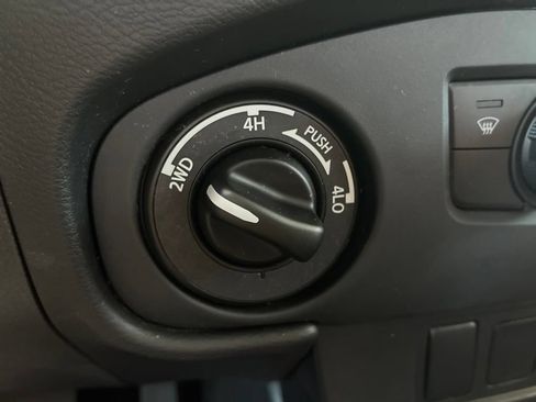 Used 2024 Nissan Frontier PRO-4X w/ Technology Package AWD/4WD image 32