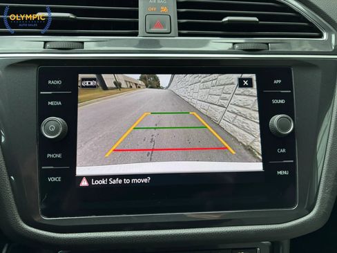 Used 2021 Volkswagen Tiguan SE image 28