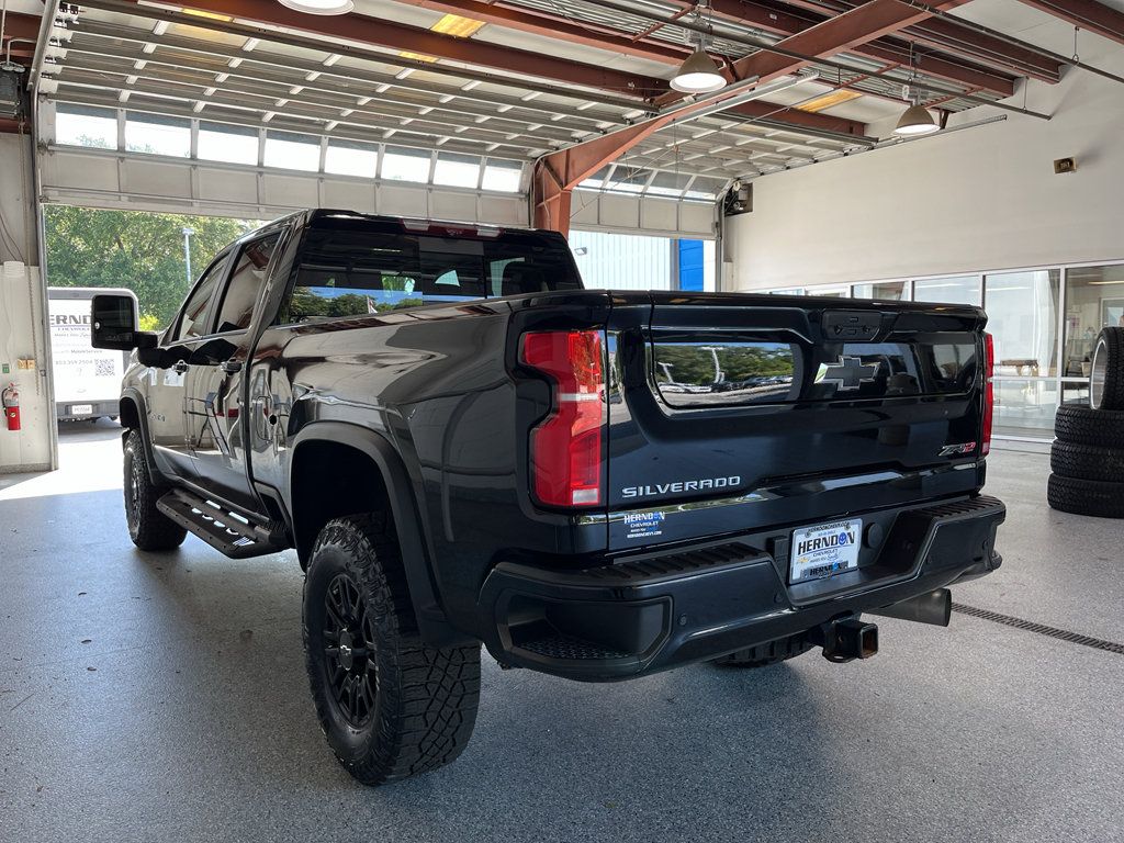 Used 2024 Chevrolet Silverado 2500 ZR2 w/ Technology Package AWD/4WD image 6