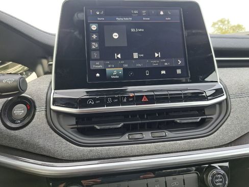 New 2026 Jeep Compass Latitude image 10