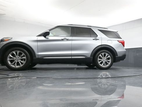 Used 2023 Ford Explorer Limited w/ Equipment Group 301A RWD image 30