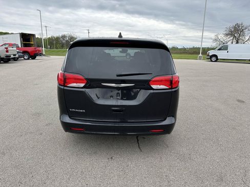 Used 2023 Chrysler Voyager LX FWD image 4