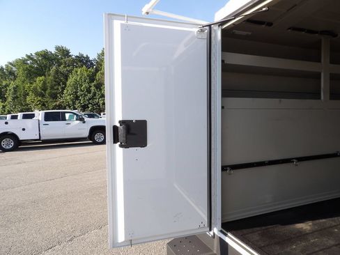 Used 2021 GMC Savana 3500 w/ Power Convenience Package RWD image 44