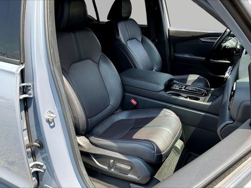 Used 2025 Honda Pilot Black Edition image 9