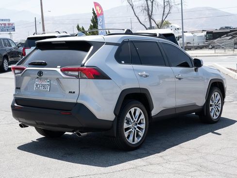 Used 2022 Toyota RAV4 XLE Premium FWD image 5