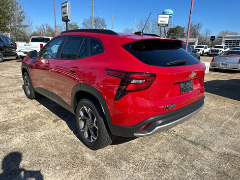 New 2026 Chevrolet Trax LT image 4