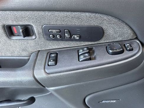 Used 2003 GMC Sierra 2500 SLT w/ SLT Preferred Equipment Group AWD/4WD image 11
