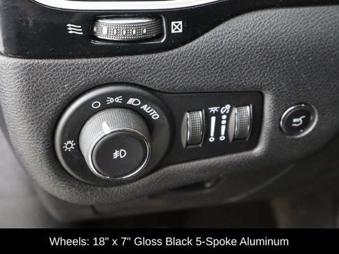 Used 2019 Jeep Cherokee Latitude Plus AWD/4WD image 34