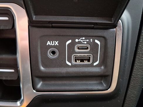 Used 2022 Jeep Wrangler Unlimited Sahara w/ Cold Weather Group image 24