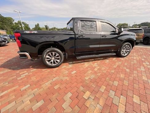 Used 2022 Chevrolet Silverado 1500 LT AWD/4WD image 36