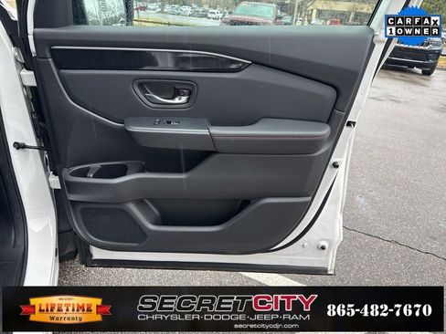 Used 2025 Honda Pilot Black Edition image 11