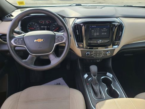 Used 2023 Chevrolet Traverse LS image 12