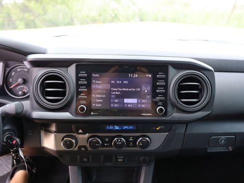 Certified 2023 Toyota Tacoma SR AWD/4WD image 18