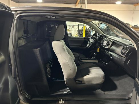 Used 2016 Toyota Tacoma SR5 image 13