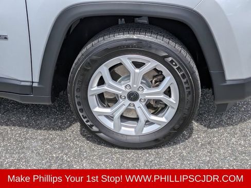Certified 2025 Jeep Compass Latitude AWD/4WD image 10