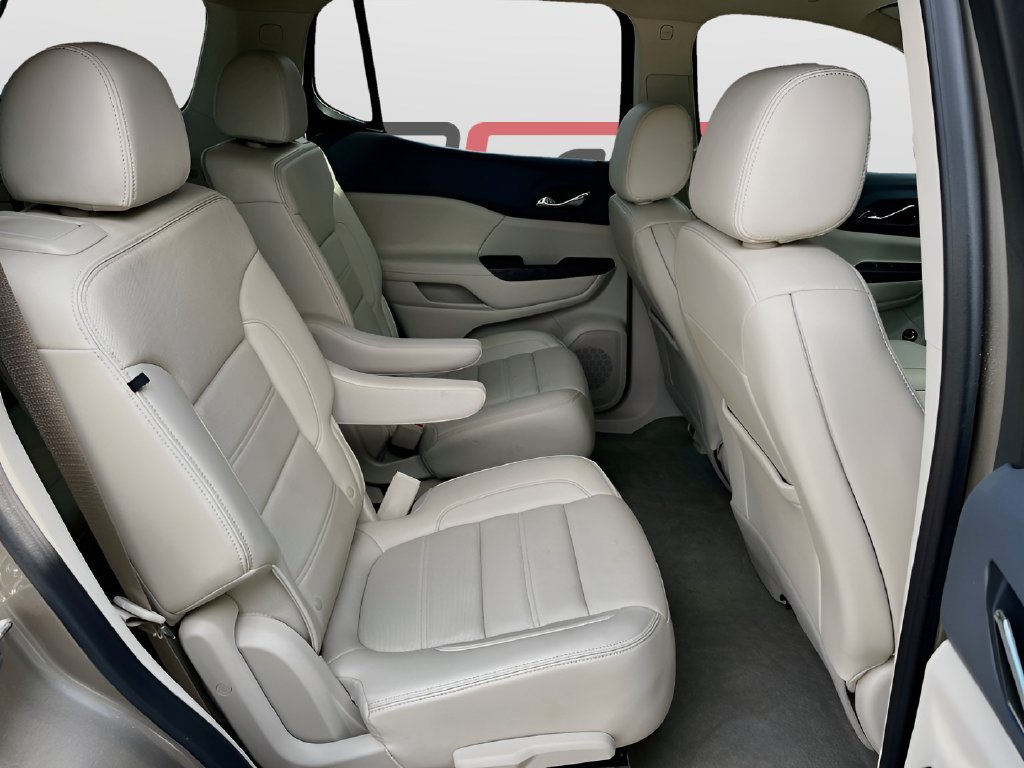 Used 2023 GMC Acadia Denali w/ Denali Technology Package FWD image 29