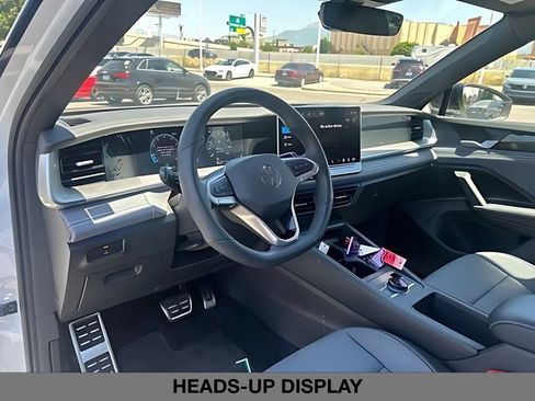 Used 2025 Volkswagen Tiguan SE R-Line AWD/4WD image 21