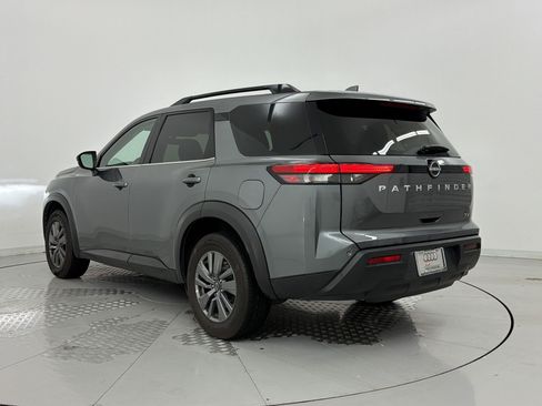 Used 2024 Nissan Pathfinder SV FWD image 3
