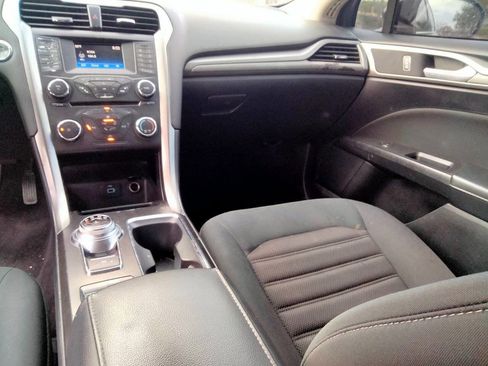 Used 2018 Ford Fusion SE image 11