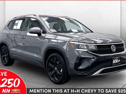 Used 2022 Volkswagen Taos SE w/ Panoramic Sunroof Package